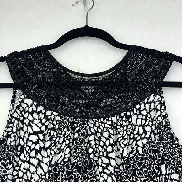 White House Black Market halter Sleeves top with black beaded neckline Sz XS - Picture 2 of 10